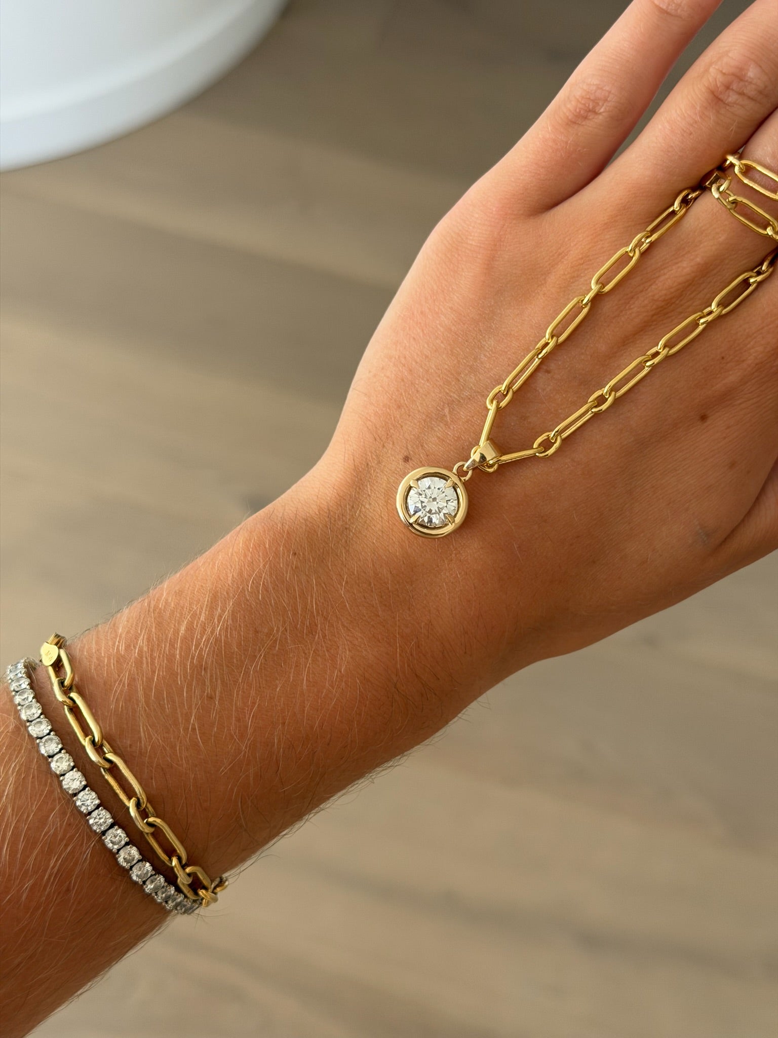 Daily Diamonds Gold chain necklace with a diamond pendant 